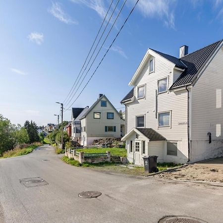 Room In Cozy Apartment 7 Min Walk From The City Center Tromsø Exteriör bild
