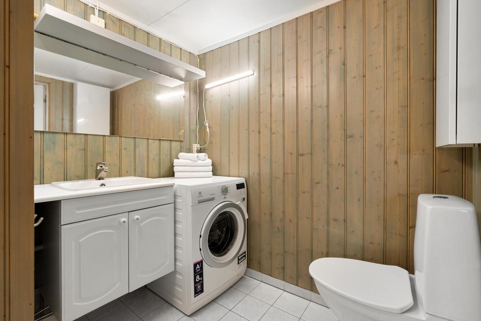 Room In Cozy Apartment 7 Min Walk From The City Center Tromsø Exteriör bild