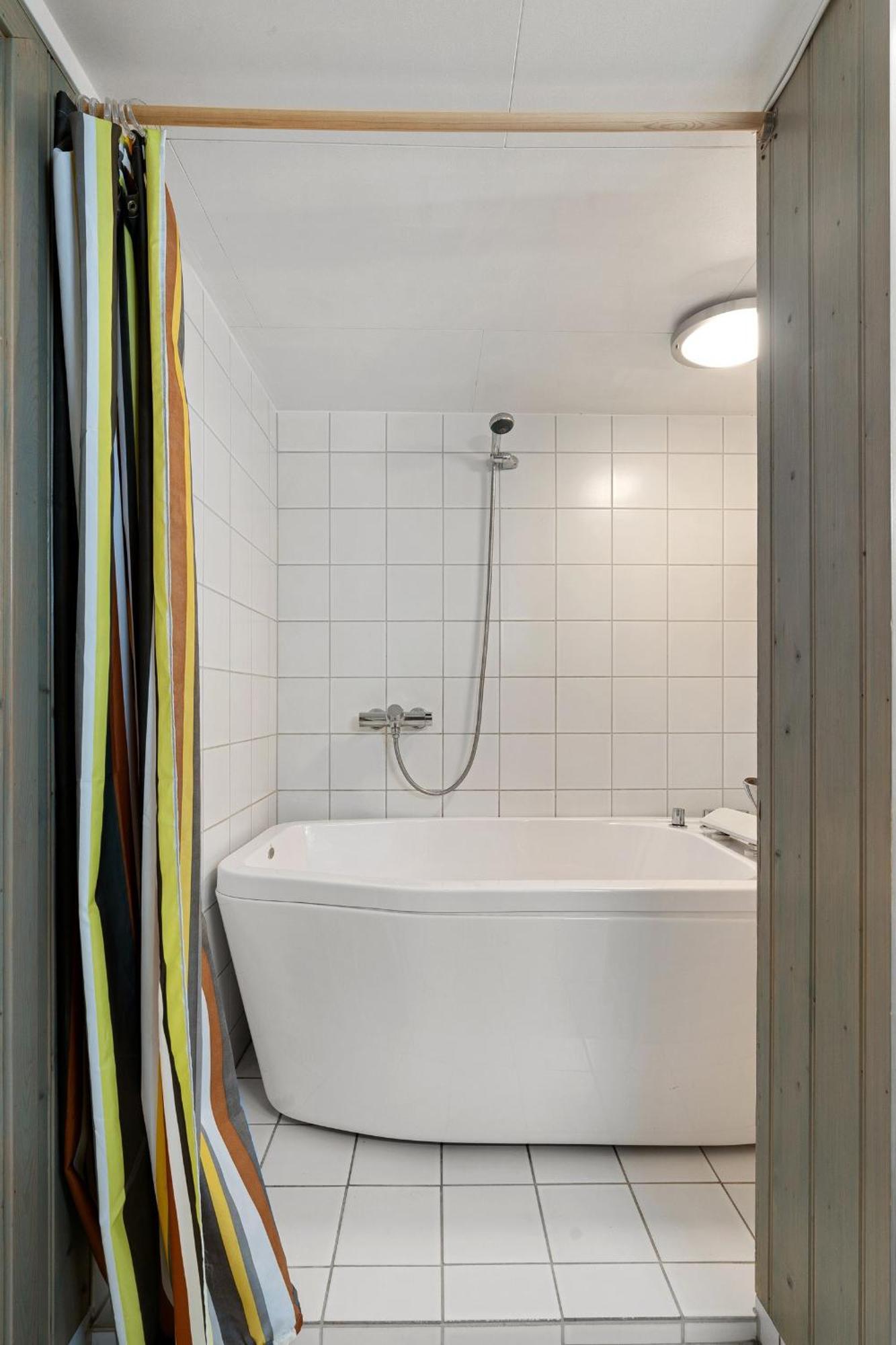 Room In Cozy Apartment 7 Min Walk From The City Center Tromsø Exteriör bild